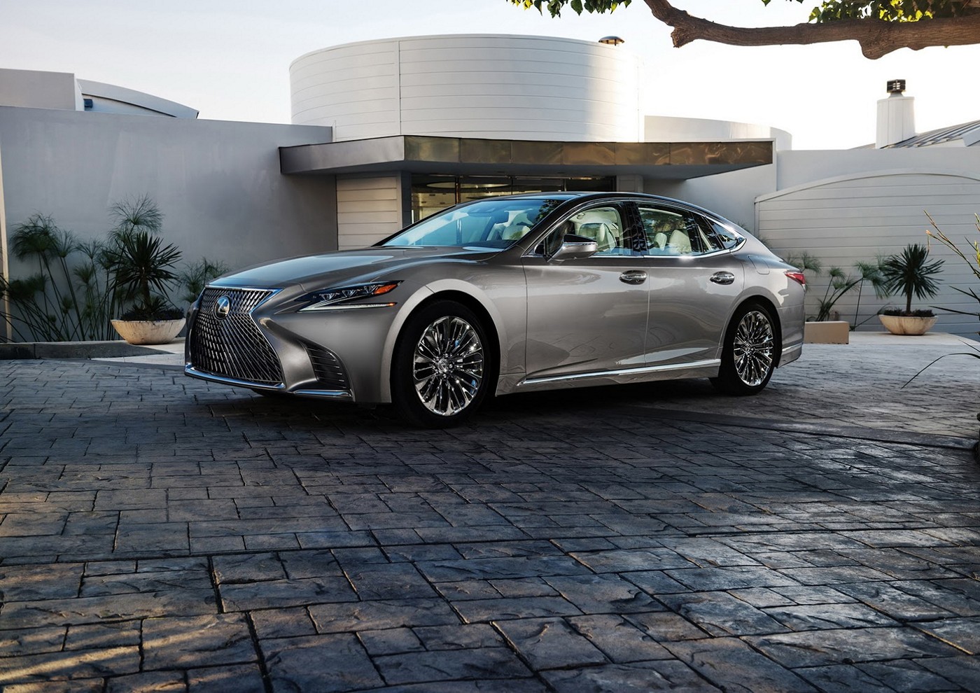 Name:  2018-Lexus-LS-8.jpg
Views: 3660
Size:  350.6 KB