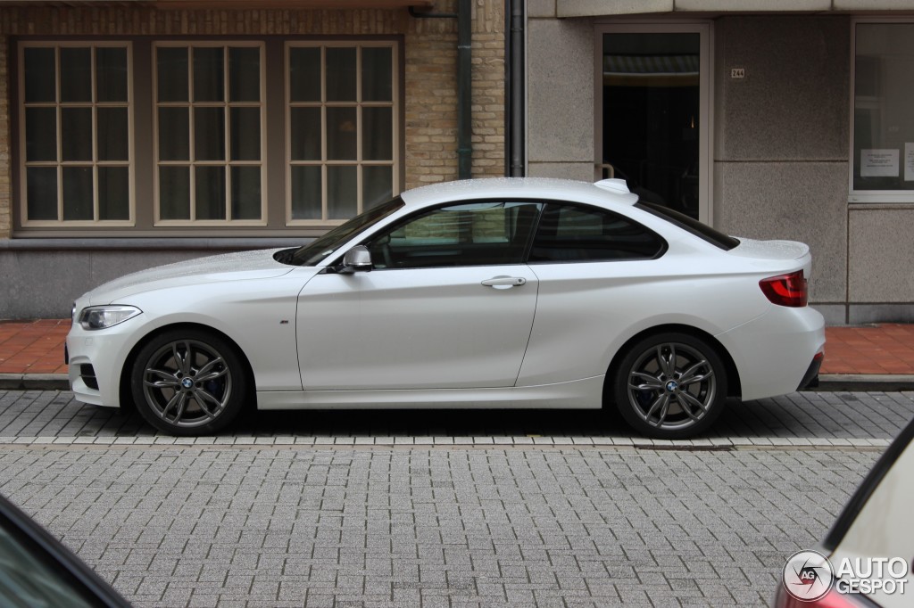 Name:  m235i-mineralwhite-b.jpg
Views: 12851
Size:  168.0 KB