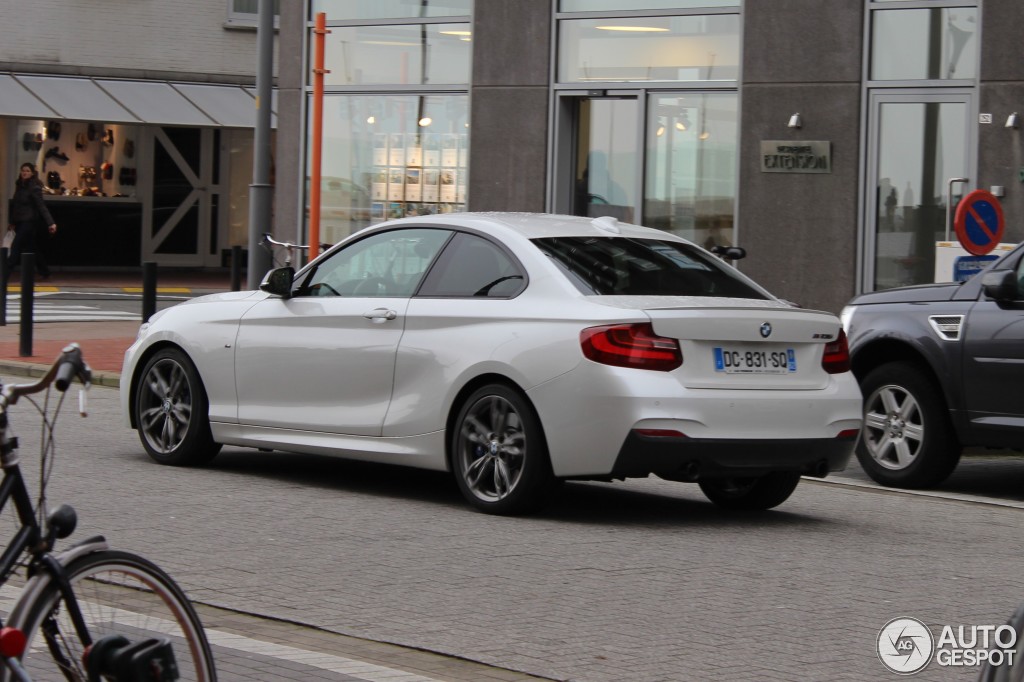 Name:  m235i-mineralwhite-c.jpg
Views: 18320
Size:  145.4 KB