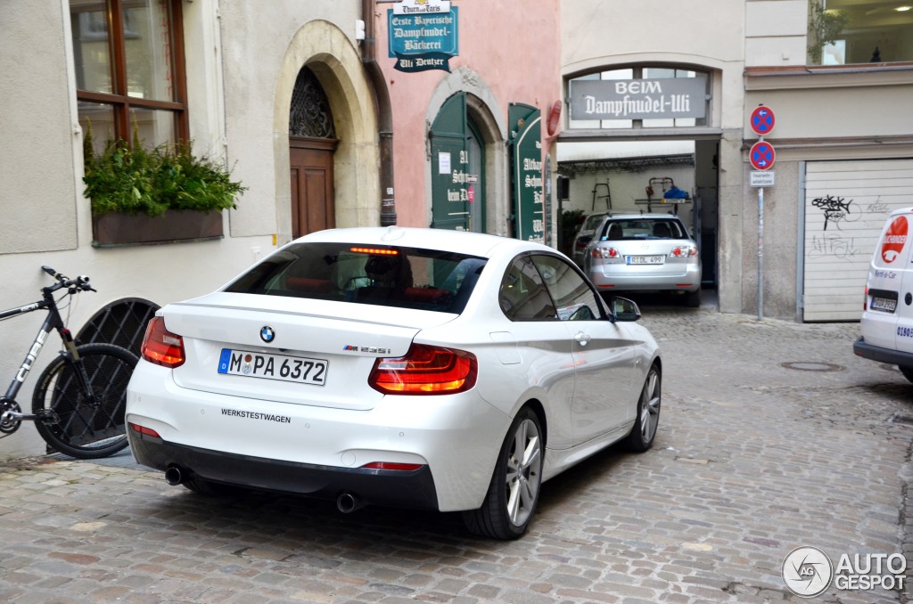 Name:  m235i-mineralwhite1.jpg
Views: 15484
Size:  182.2 KB