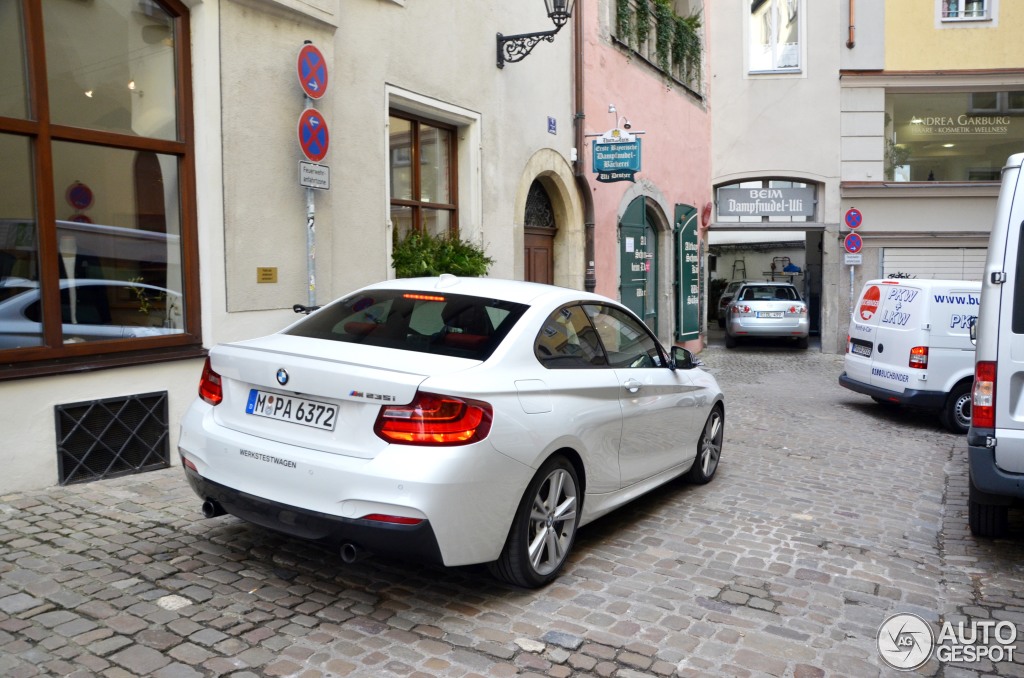 Name:  m235i-mineralwhite5.jpg
Views: 13549
Size:  190.5 KB