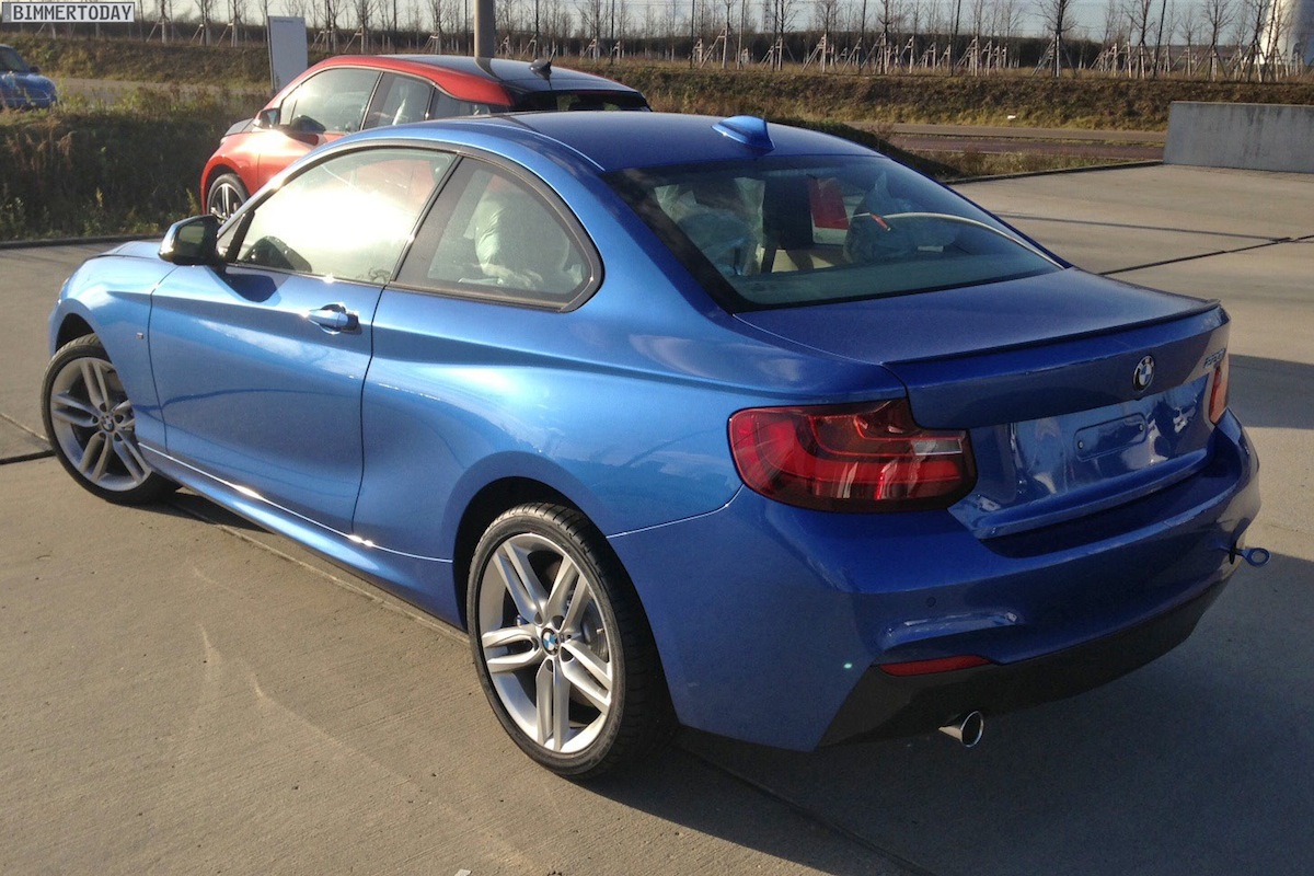 Name:  BMW-2er-M-Sportpaket-F22-Estorilblau-Live-Fotos-RHD-3.jpg
Views: 4361
Size:  303.3 KB