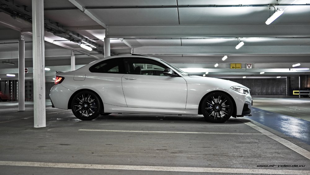 Name:  mineralwhite-m235i-mperformance4.jpg
Views: 8851
Size:  104.5 KB