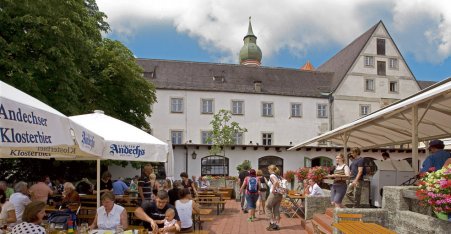 Name:  Kloster Andrechs  10_by_andechs_kloster_biergarten_roland_rossner_3_452x.jpg
Views: 13929
Size:  33.9 KB