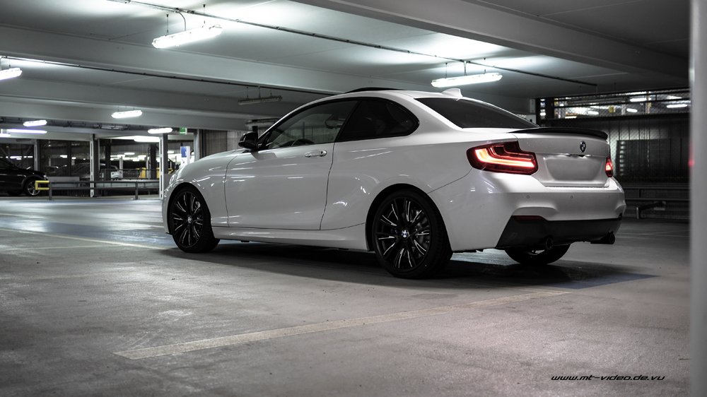 Name:  mineralwhite-m235i-mperformance3.jpg
Views: 7270
Size:  97.2 KB