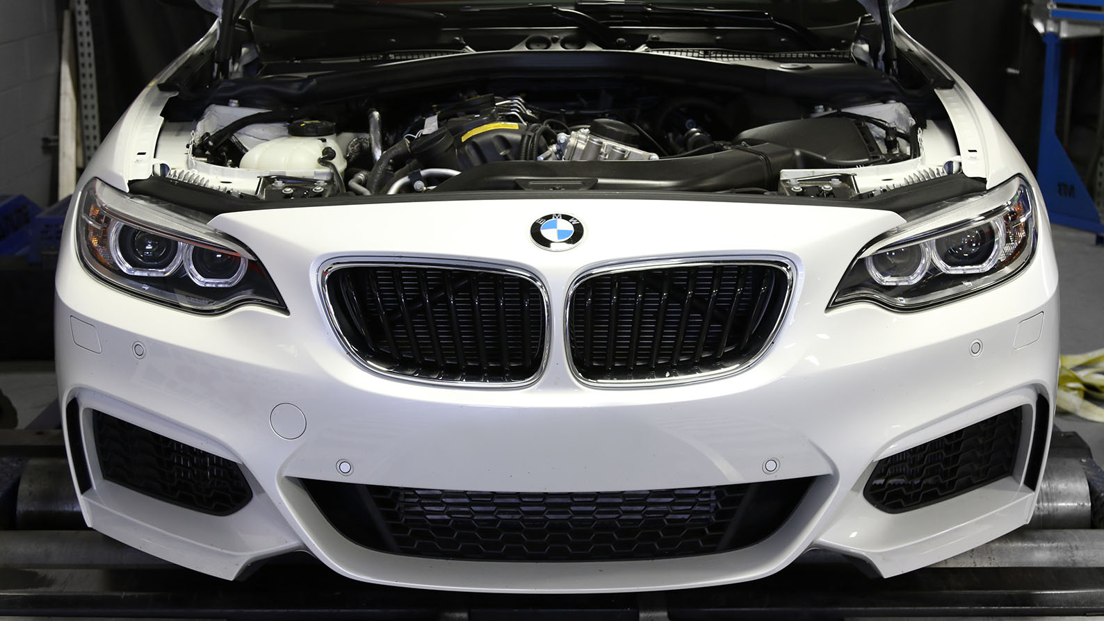 Name:  M235i-BMW-White_0006_9D6A0295.jpg
Views: 14541
Size:  224.1 KB