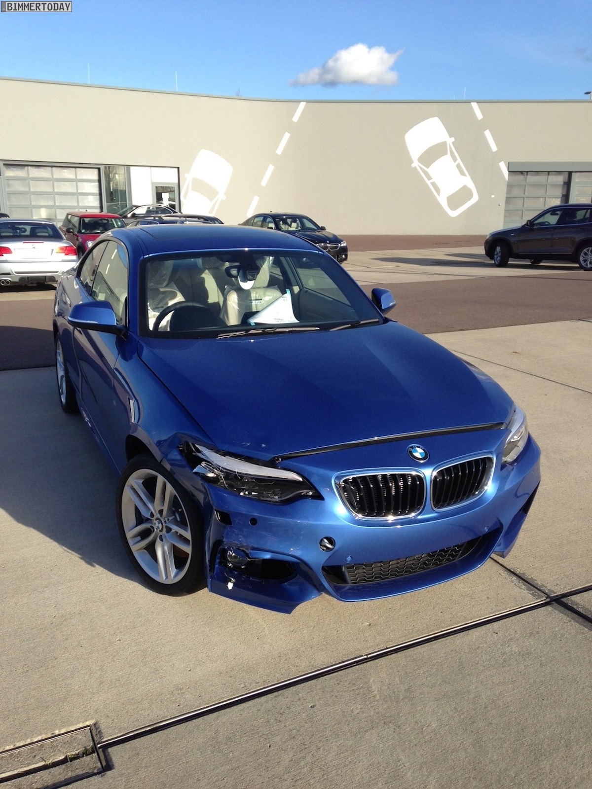 Name:  BMW-2er-M-Sportpaket-F22-Estorilblau-Live-Fotos-RHD-2.jpg
Views: 4169
Size:  518.2 KB